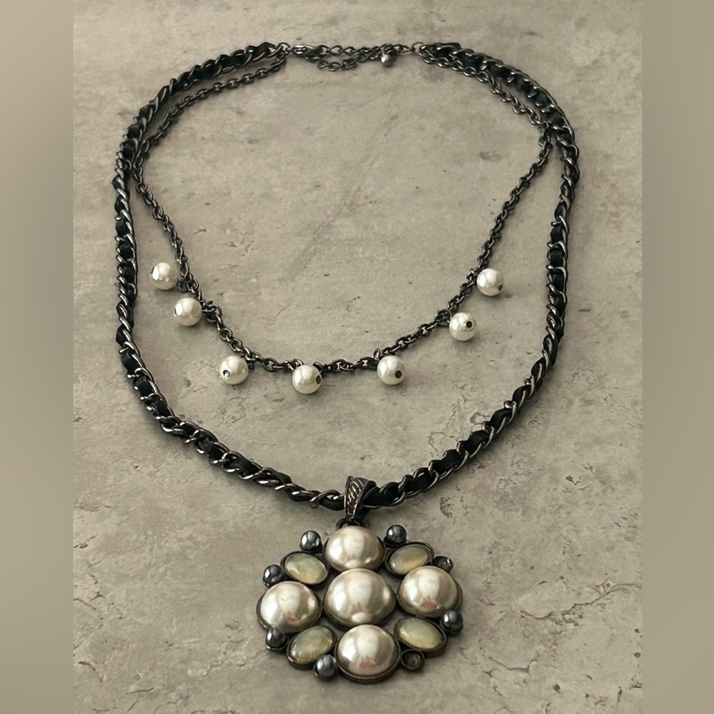 GUESS brand White and grey pearl necklace